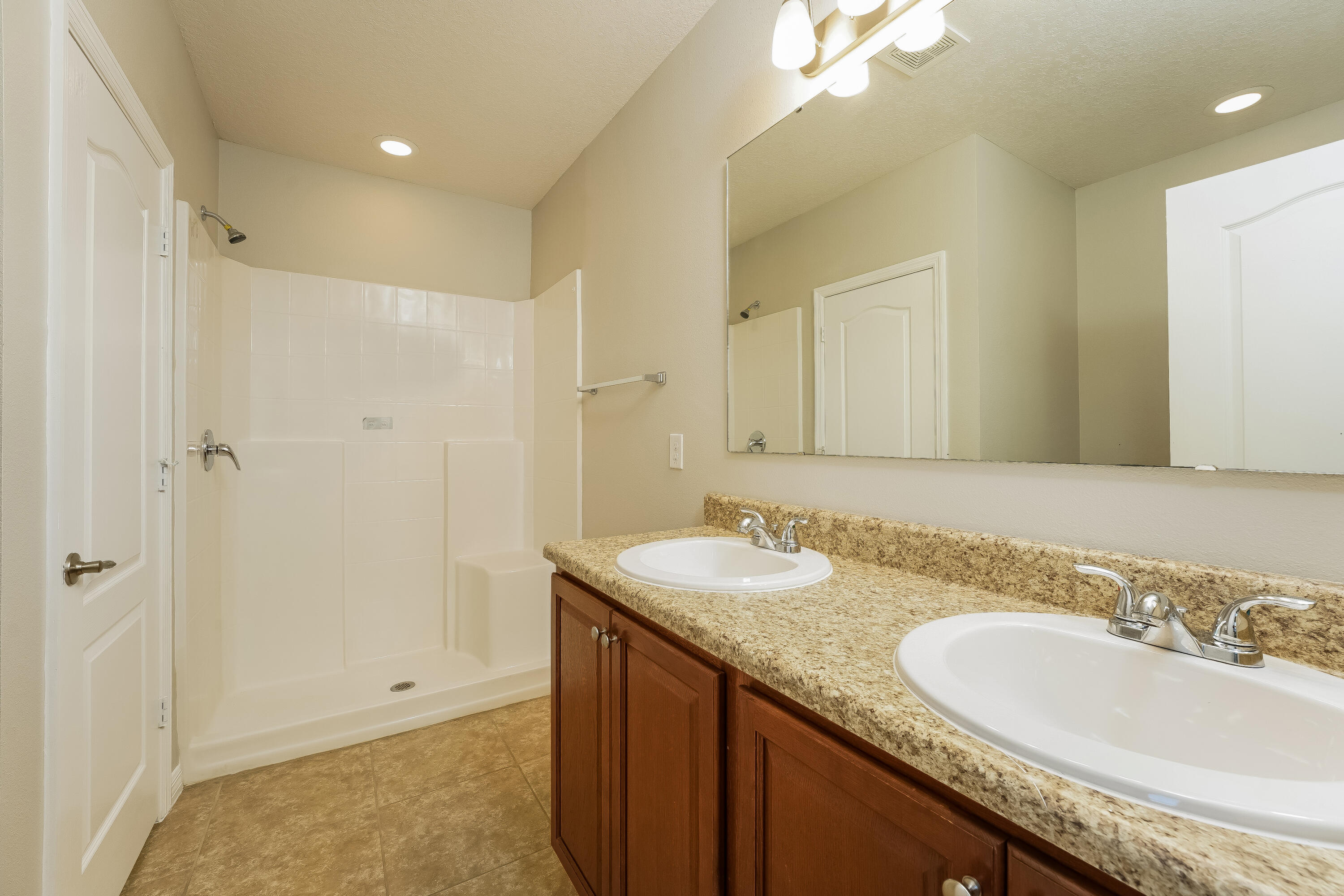 4334 Southwest Appleseed Road Port St. Lucie, FL 34953 - Photo 12 of 15 1000483.4334 SW Appleseed Road - Main Ba