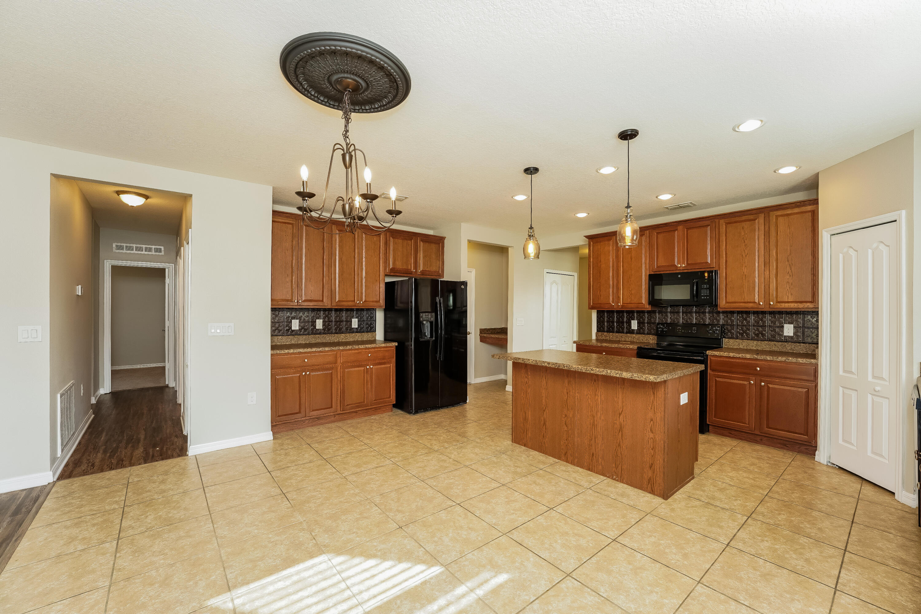 4334 Southwest Appleseed Road Port St. Lucie, FL 34953 - Photo 5 of 15 1000483.4334 SW Appleseed Road - Kitchen