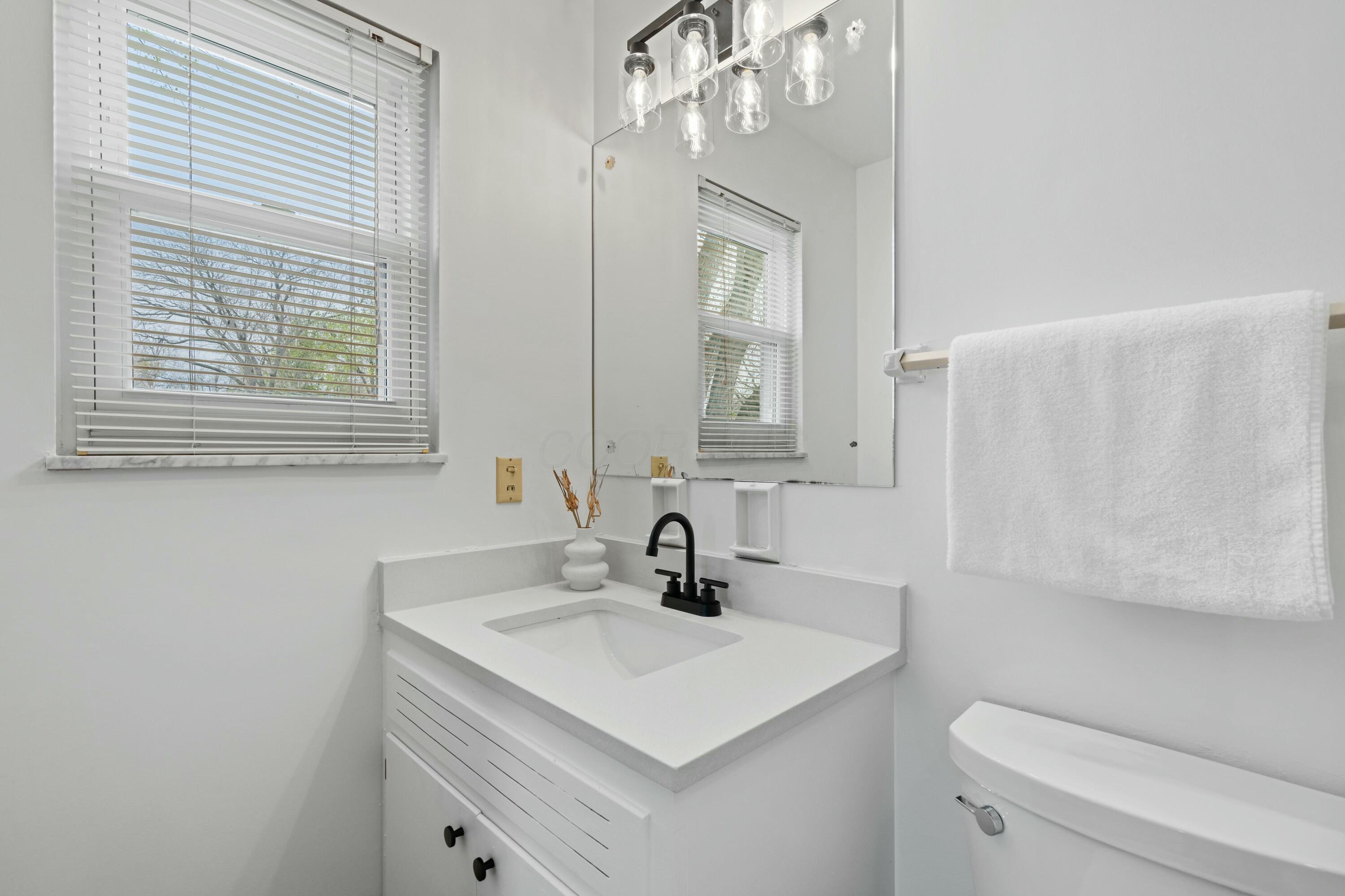 2500 Lytham Road Upper Arlington, OH 43220 - Photo 38 of 69 Primary Bathroom