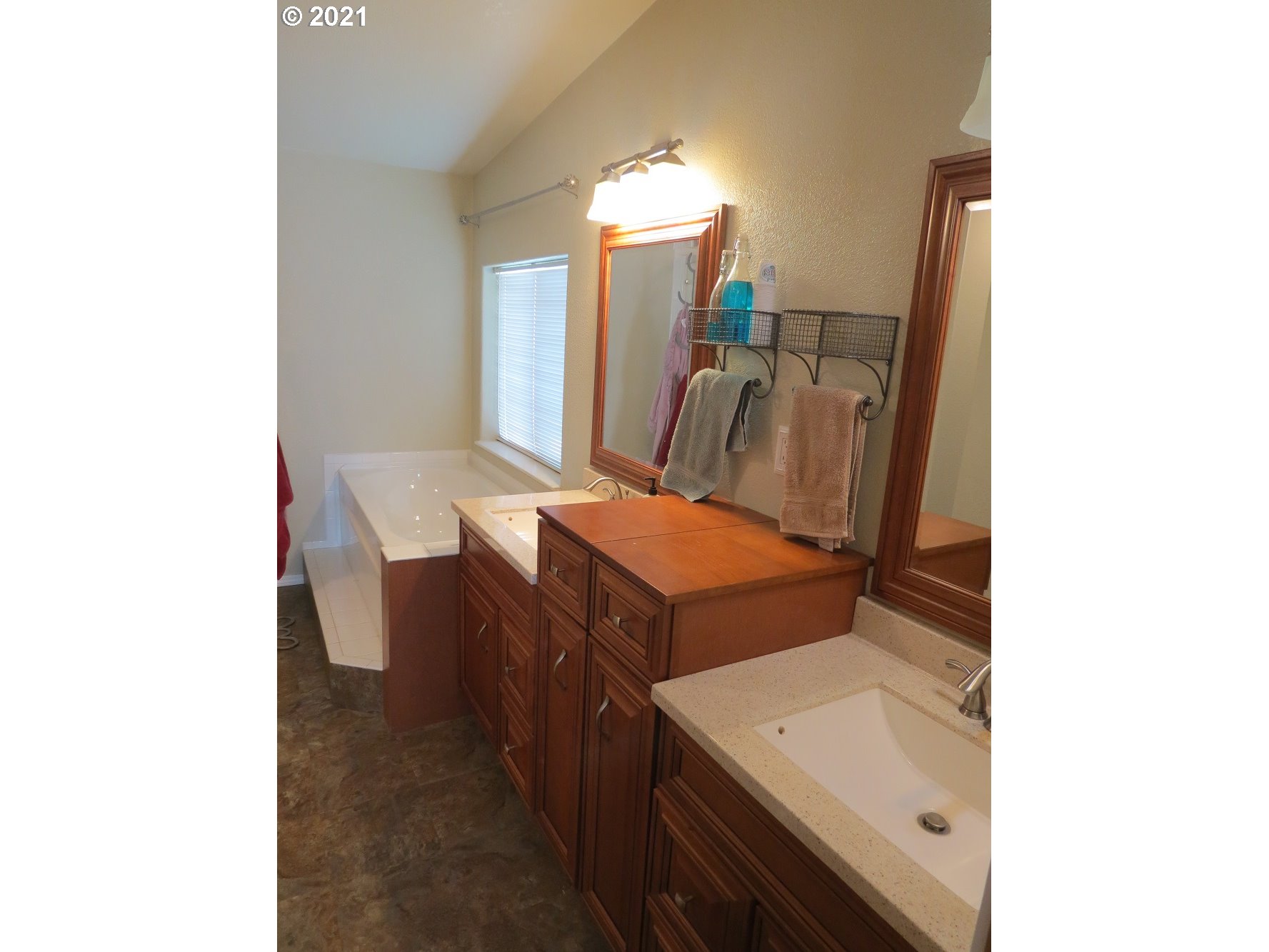 3032 Southwest Overlook Place Pendleton, OR 97801 - Photo 12 of 20 a utility room with dryer and washer