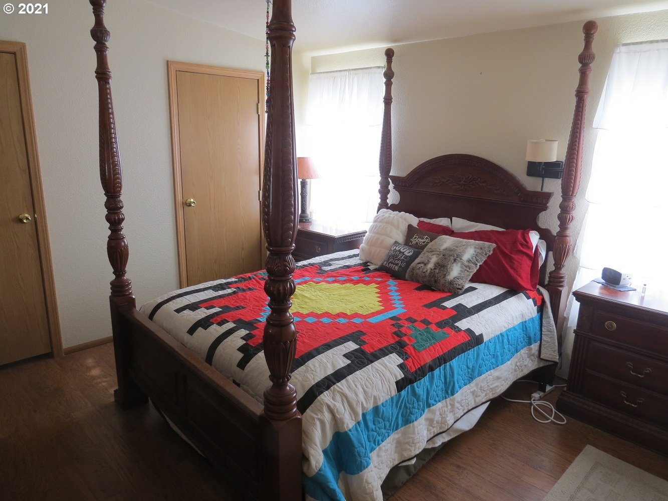 3032 Southwest Overlook Place Pendleton, OR 97801 - Photo 10 of 20 a bedroom with a bed and a potted plant