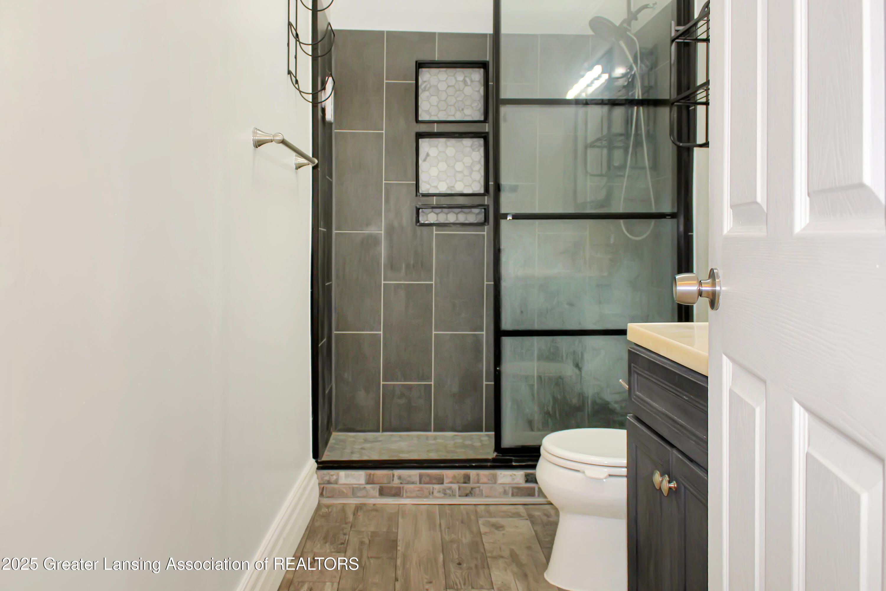 7752 Coon Hill Road Munith, MI 49259 - Photo 17 of 27 Full Bathroom