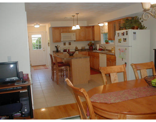 97 Old Farm Road Mansfield, MA 02048 - Photo 4 of 5 Gallery Image 4