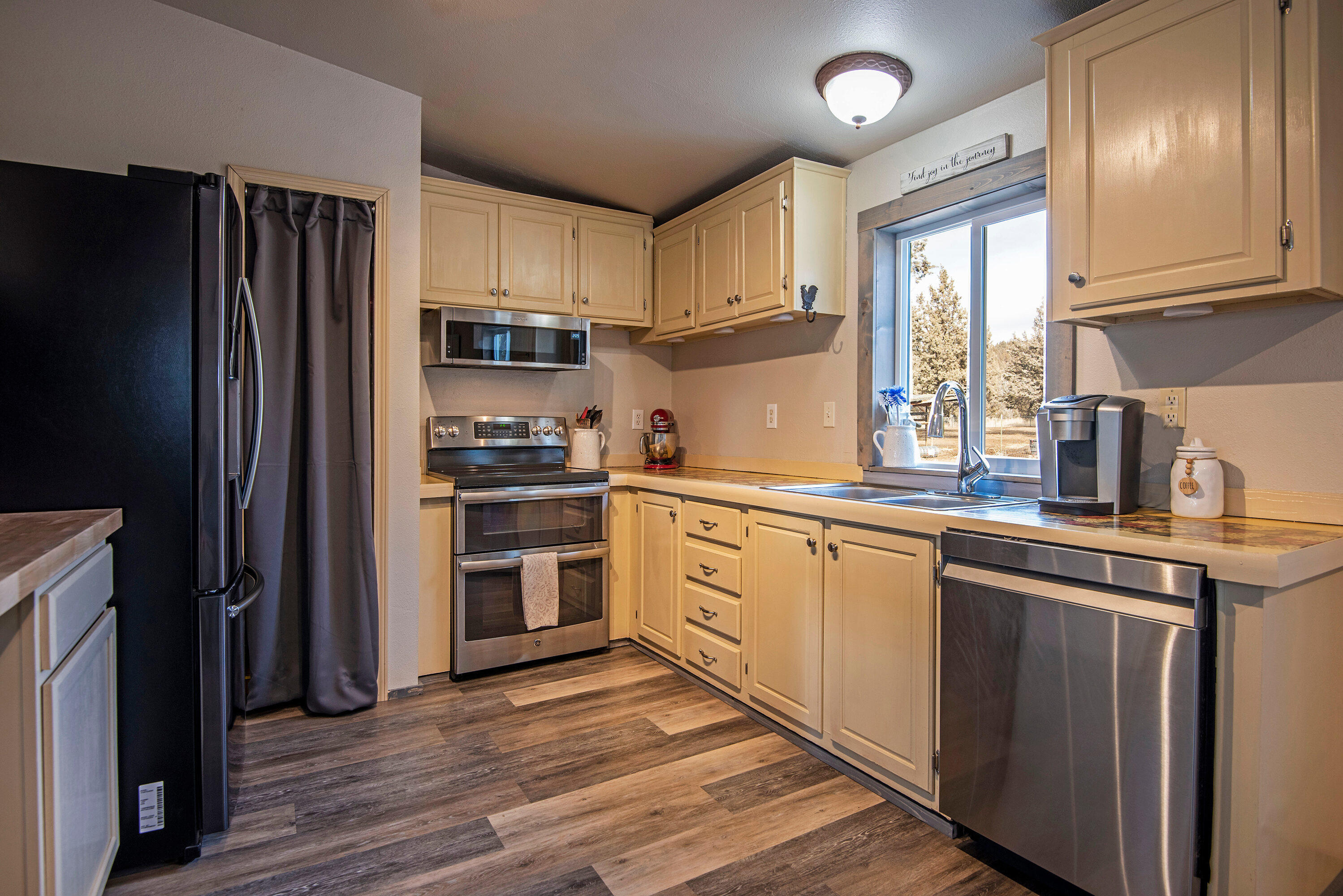 12608 Southeast Bridge Road Prineville, OR 97754 - Photo 6 of 25 12608 SE Bridge Rd Prineville-print-007-