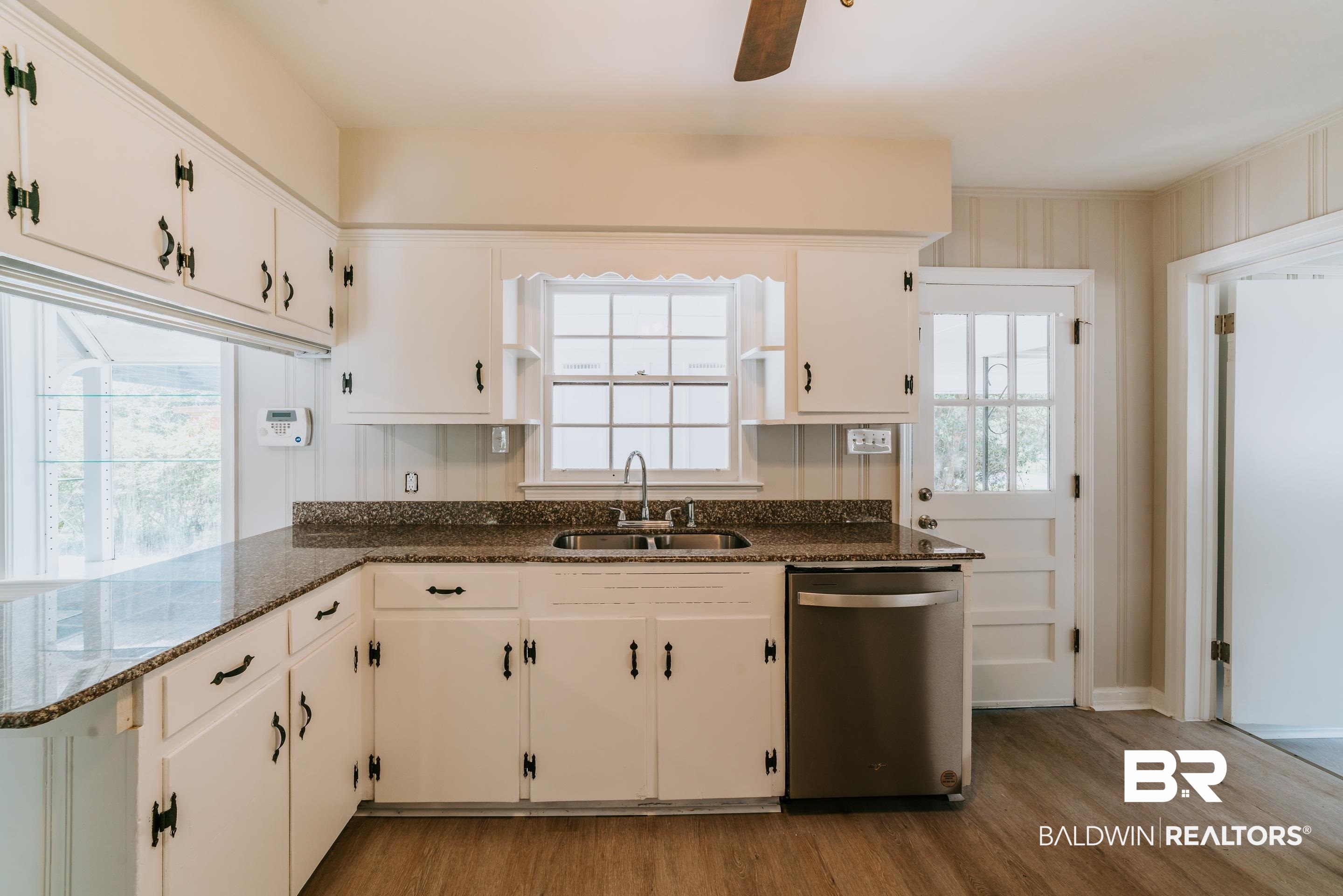 2563 Courtney Street Mobile, AL 36606 - Photo 17 of 44