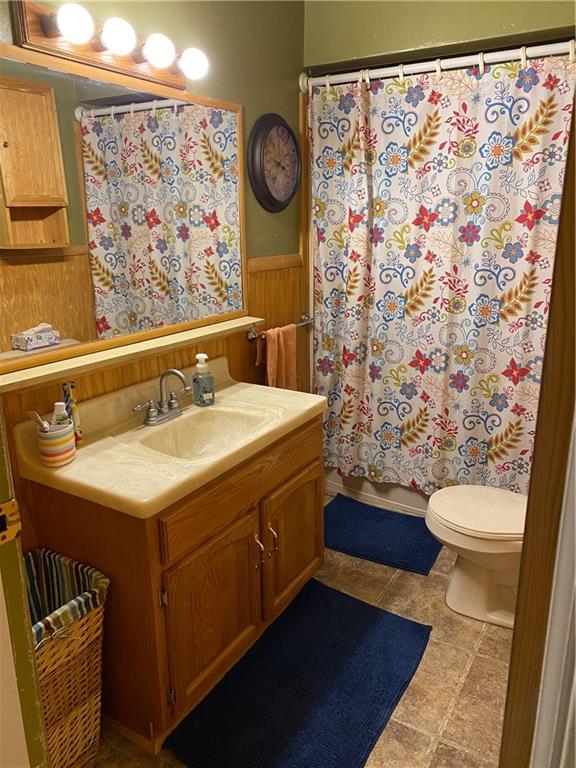 3545 Ellwood Road New Castle, PA 16101 - Photo 16 of 25 a bathroom with a sink and a toilet