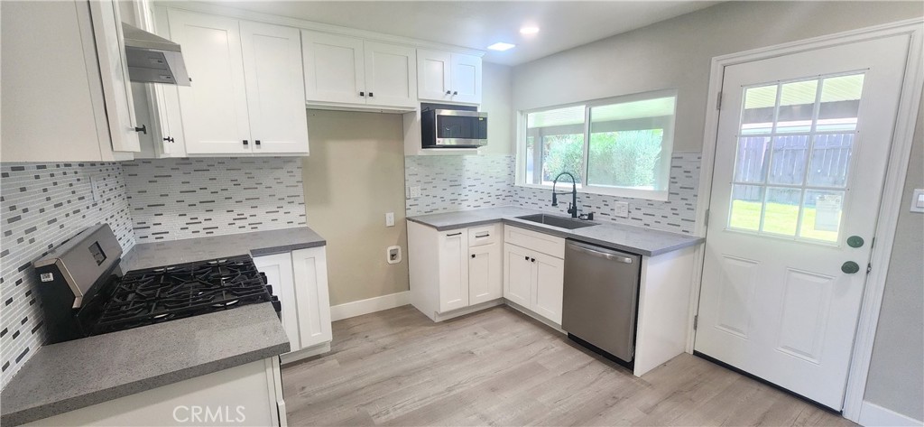 360 East Rancho Road Corona, CA 92879 - Photo 4 of 22