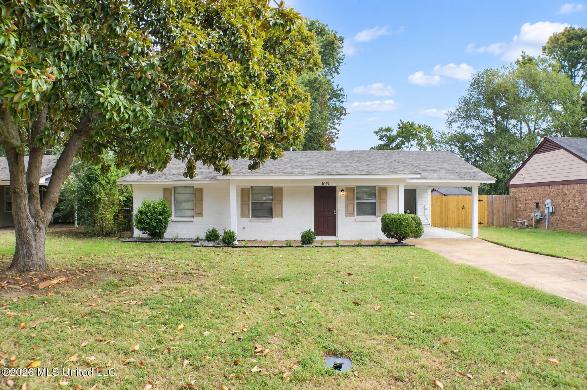 6460 Yorkshire Road Horn Lake, MS 38637 - Photo 2 of 18 10-exterior-front-lighting
