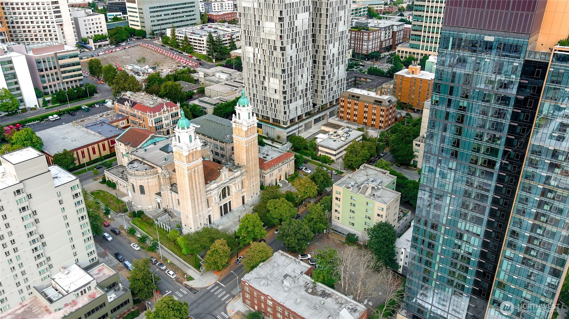 815 9th Avenue Seattle, WA 98104 - Photo 3 of 6 an aerial view of multiple house