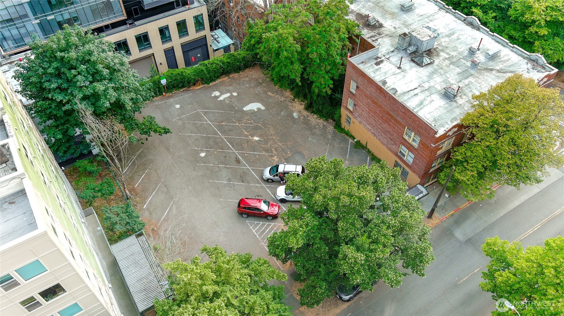 815 9th Avenue Seattle, WA 98104 - Photo 4 of 6 an aerial view of a house with balcony
