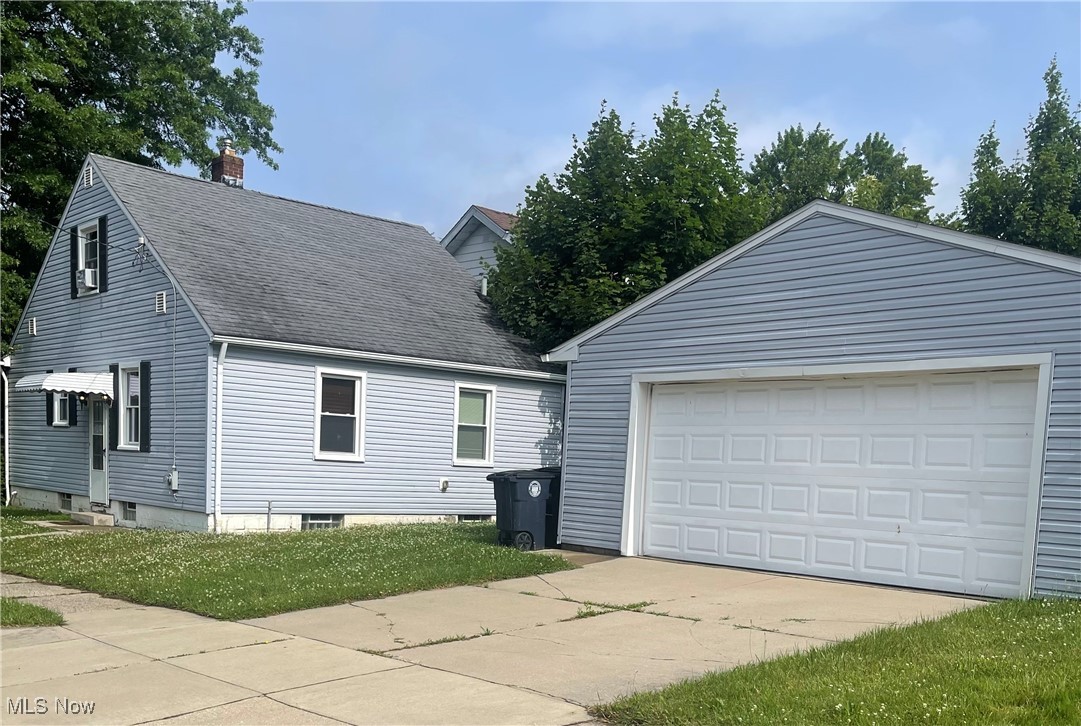 1881 17th Street Southwest Akron, OH 44314 - Photo 2 of 20
Outdoor structure, and a garage