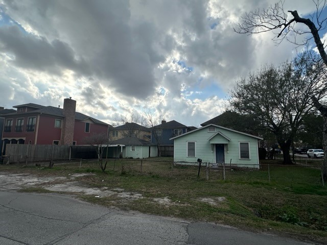 2543 Bevis Street Houston, TX 77008 - Photo 8 of 9 a view of a house with a backyard