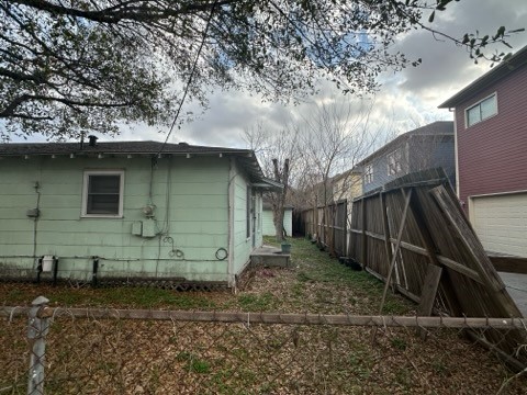2543 Bevis Street Houston, TX 77008 - Photo 9 of 9 a view of a backyard