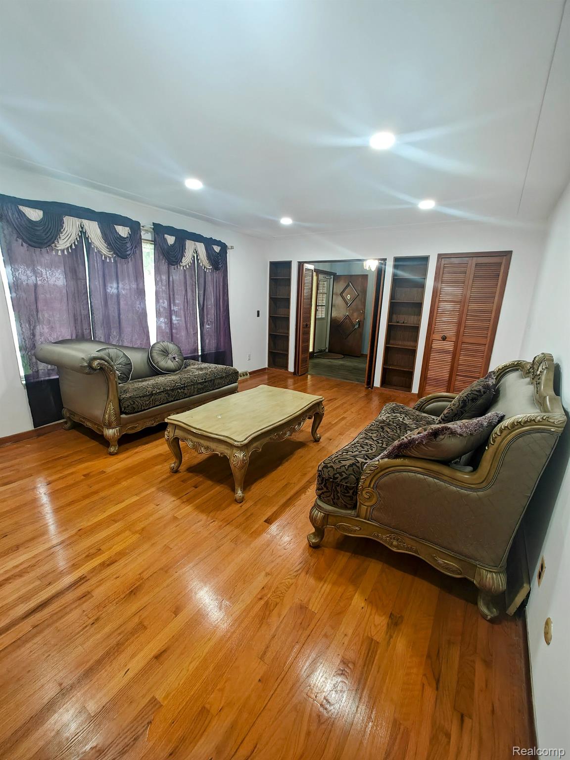 8442 Menge Street Center Line, MI 48015 - Photo 4 of 34 Gallery Image 4