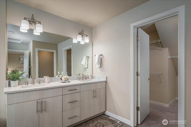 $3,900 | 11821 82nd Avenue South, Seattle, WA 98178