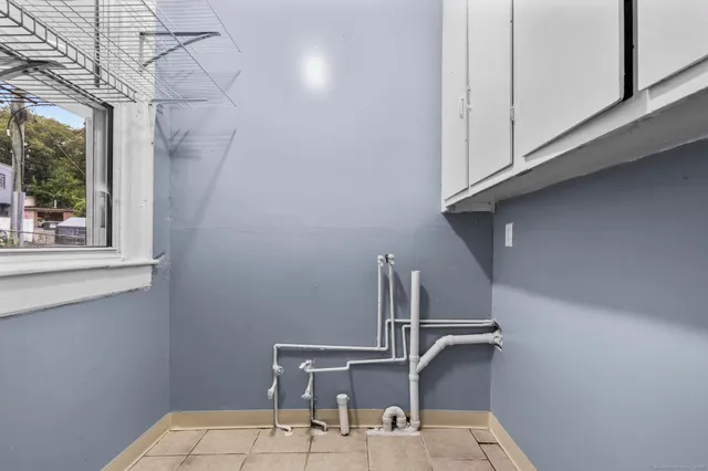 $2,300 | 1105 North Main Street, Unit 1, Waterbury, CT 06704