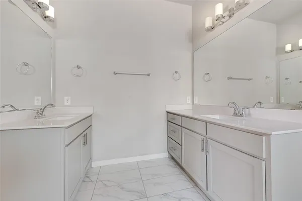 $2,600 | 253 Coyote Creek Drive, Lavon, TX 75166