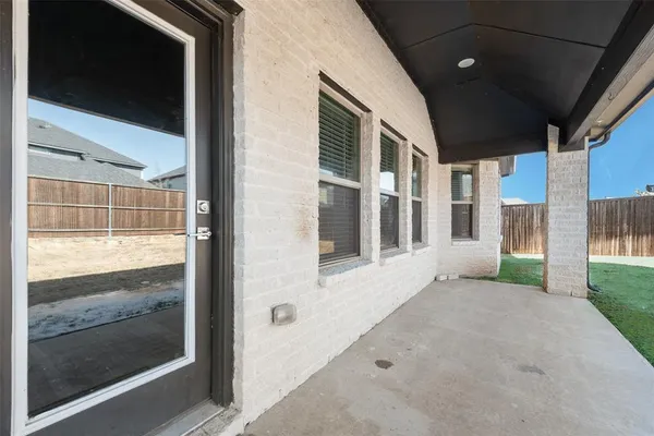 $2,600 | 253 Coyote Creek Drive, Lavon, TX 75166