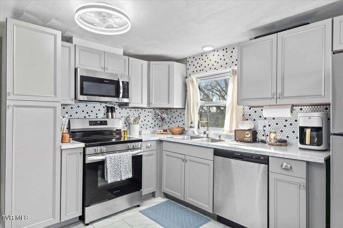 1014 Myrtle Street Kingsport, TN 37660 - Photo 6 of 29 10-128A1011