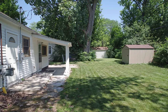 $2,100 | 1052 North Maple Road, Ann Arbor, MI 48103