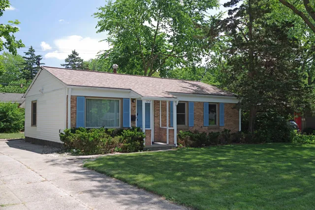 $2,100 | 1052 North Maple Road, Ann Arbor, MI 48103