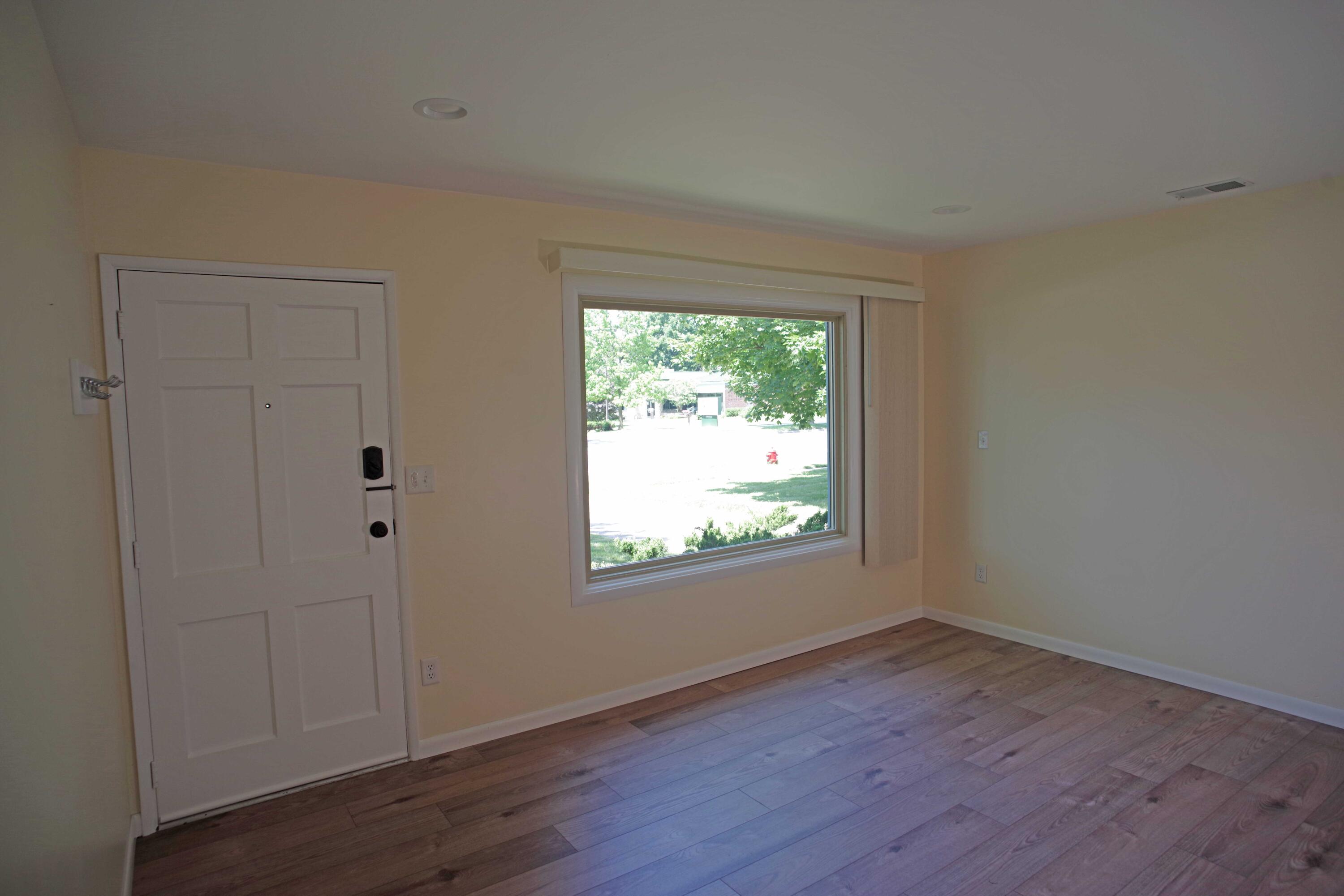 1052 North Maple Road Ann Arbor, MI 48103 - Photo 3 of 19 IMGP0514er