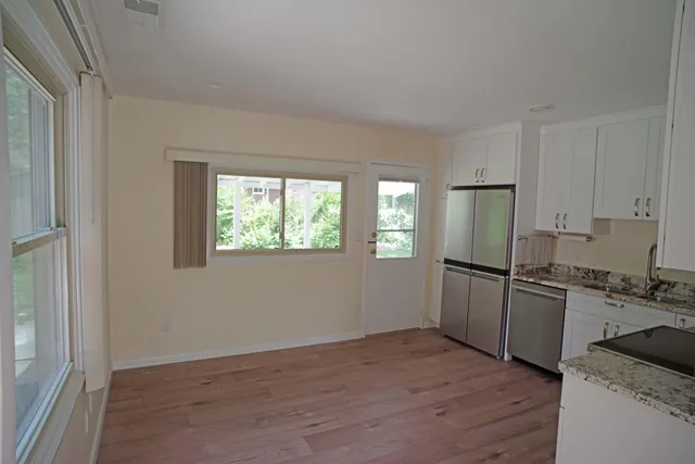 $2,100 | 1052 North Maple Road, Ann Arbor, MI 48103