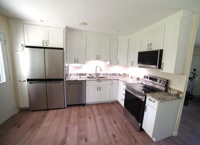 $2,100 | 1052 North Maple Road, Ann Arbor, MI 48103