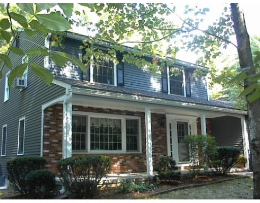122 Haynes Road Townsend, MA 01469 - Photo 3 of 5 front view of a house