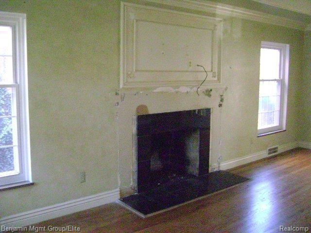352 Merriweather Road Grosse Pointe, MI 48236 - Photo 5 of 11 Living room