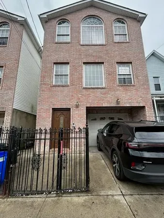 $2,800 | 29 Stegman Street, Unit 1, Jersey City, NJ 07305