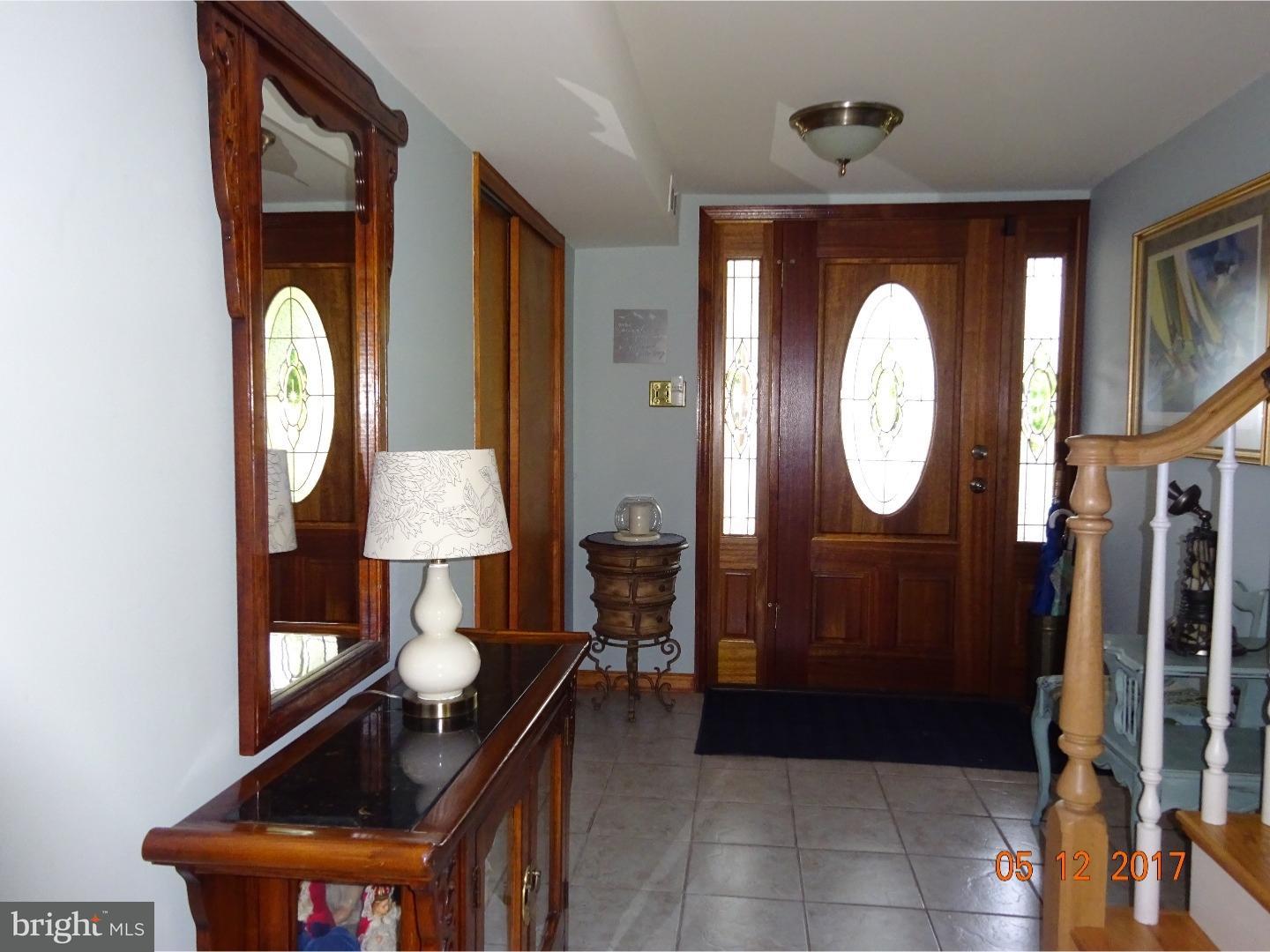 9211 Burbank Road Philadelphia, PA 19115 - Photo 5 of 25 Foyer