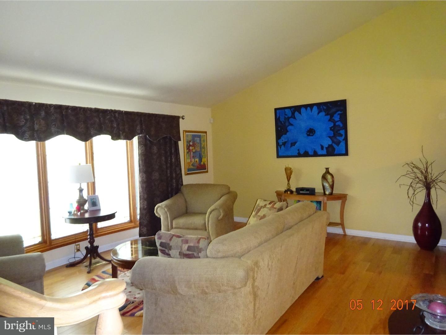 9211 Burbank Road Philadelphia, PA 19115 - Photo 7 of 25 Living Room
