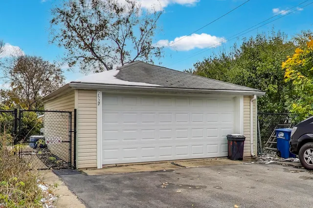 $2,800 | 2537 South Scott Street, Des Plaines, IL 60018