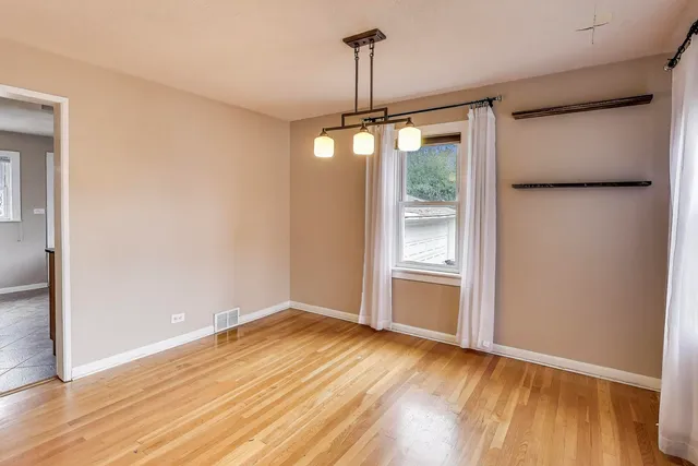 $2,800 | 2537 South Scott Street, Des Plaines, IL 60018