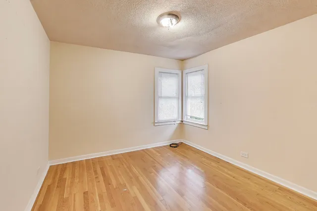 $2,800 | 2537 South Scott Street, Des Plaines, IL 60018