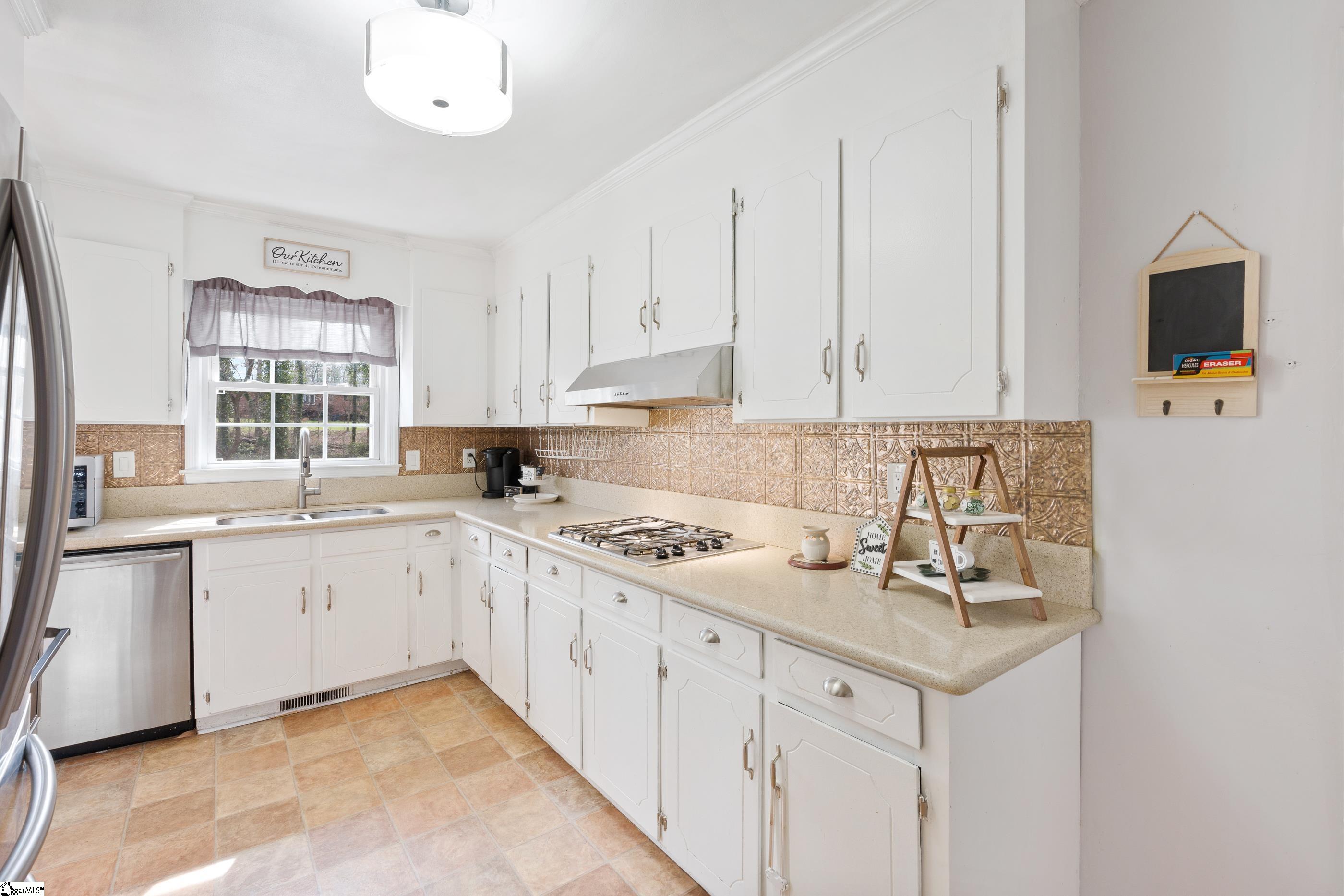 203 Tanner Road Taylors, SC 29687 - Photo 13 of 34