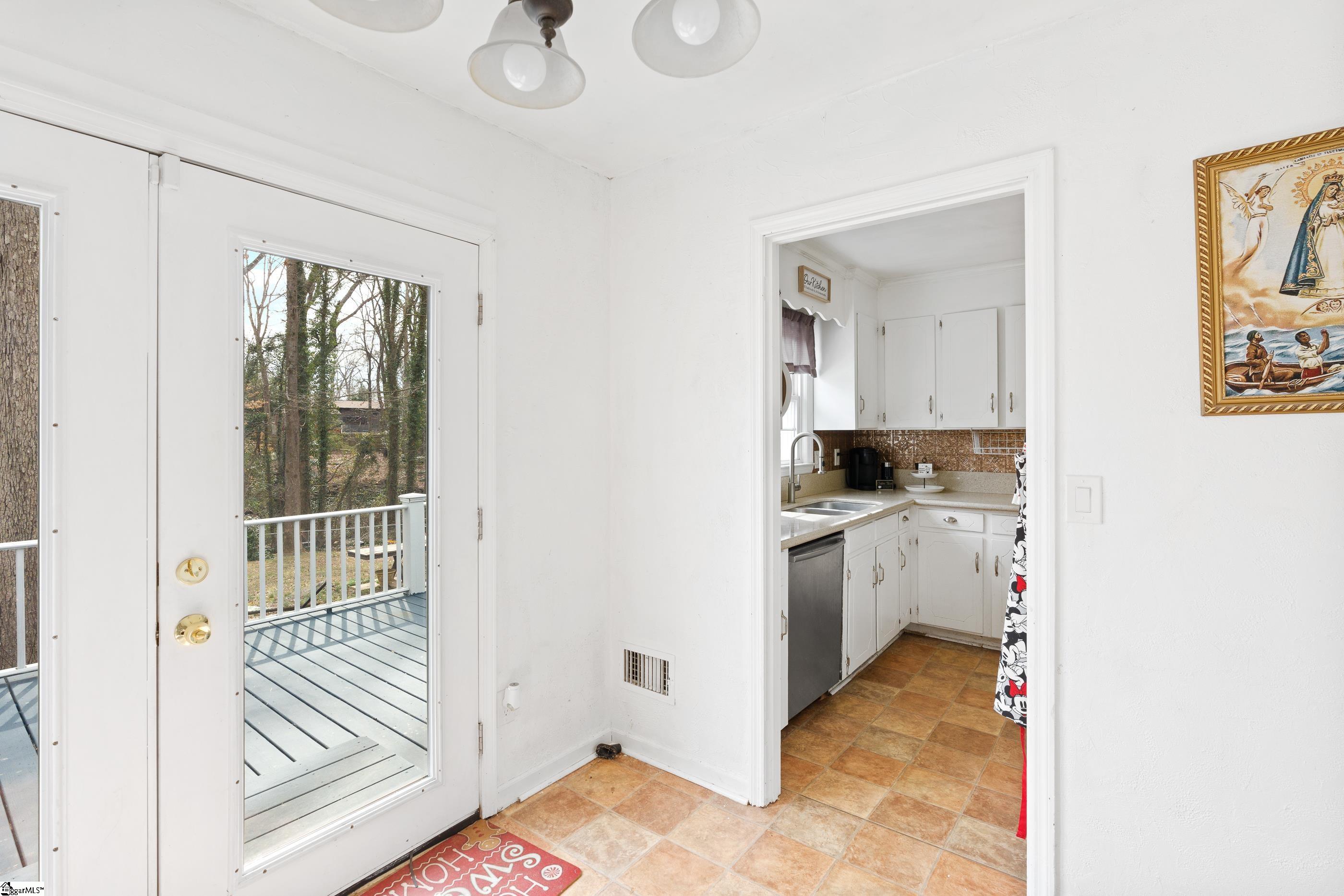 203 Tanner Road Taylors, SC 29687 - Photo 16 of 34