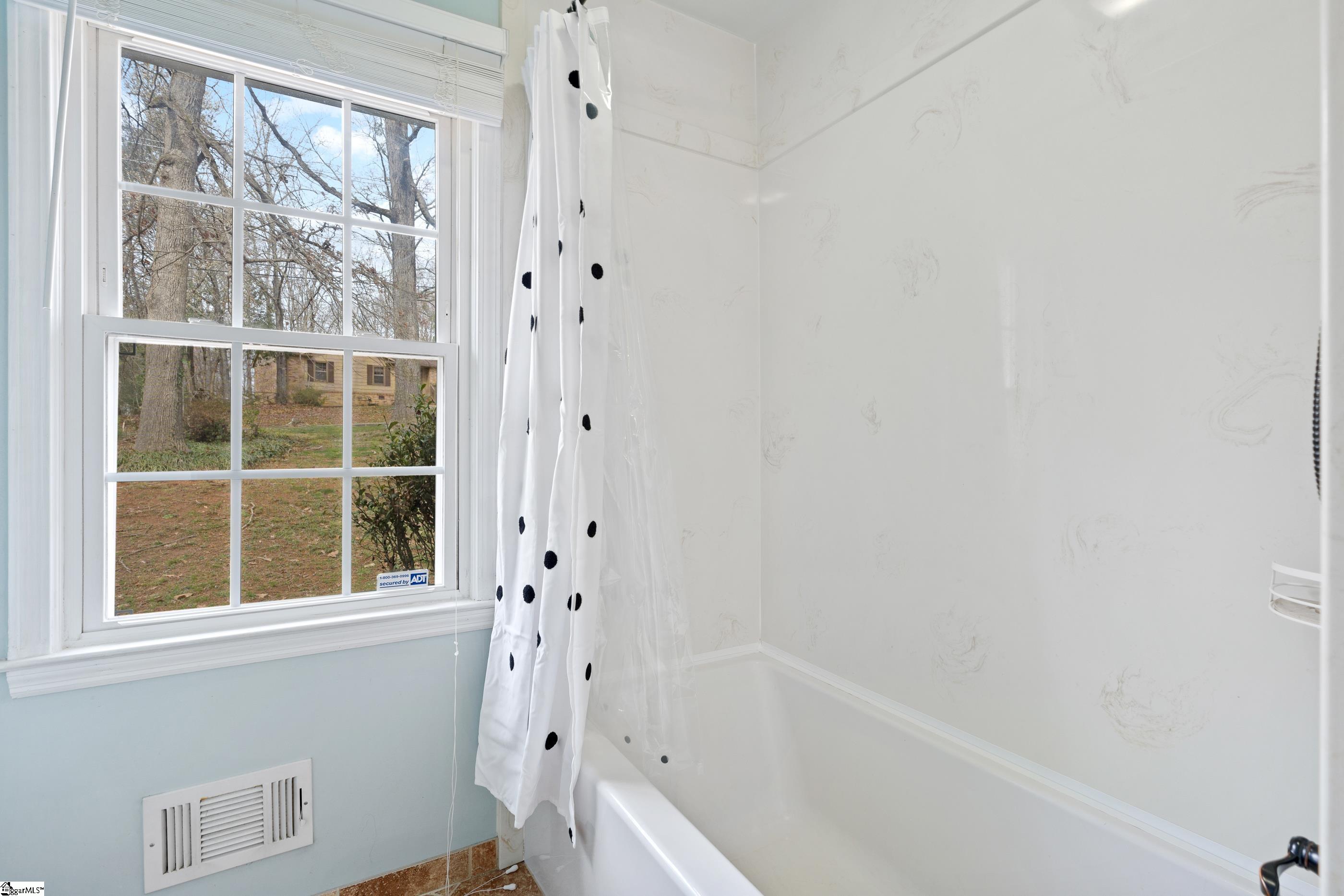 203 Tanner Road Taylors, SC 29687 - Photo 23 of 34