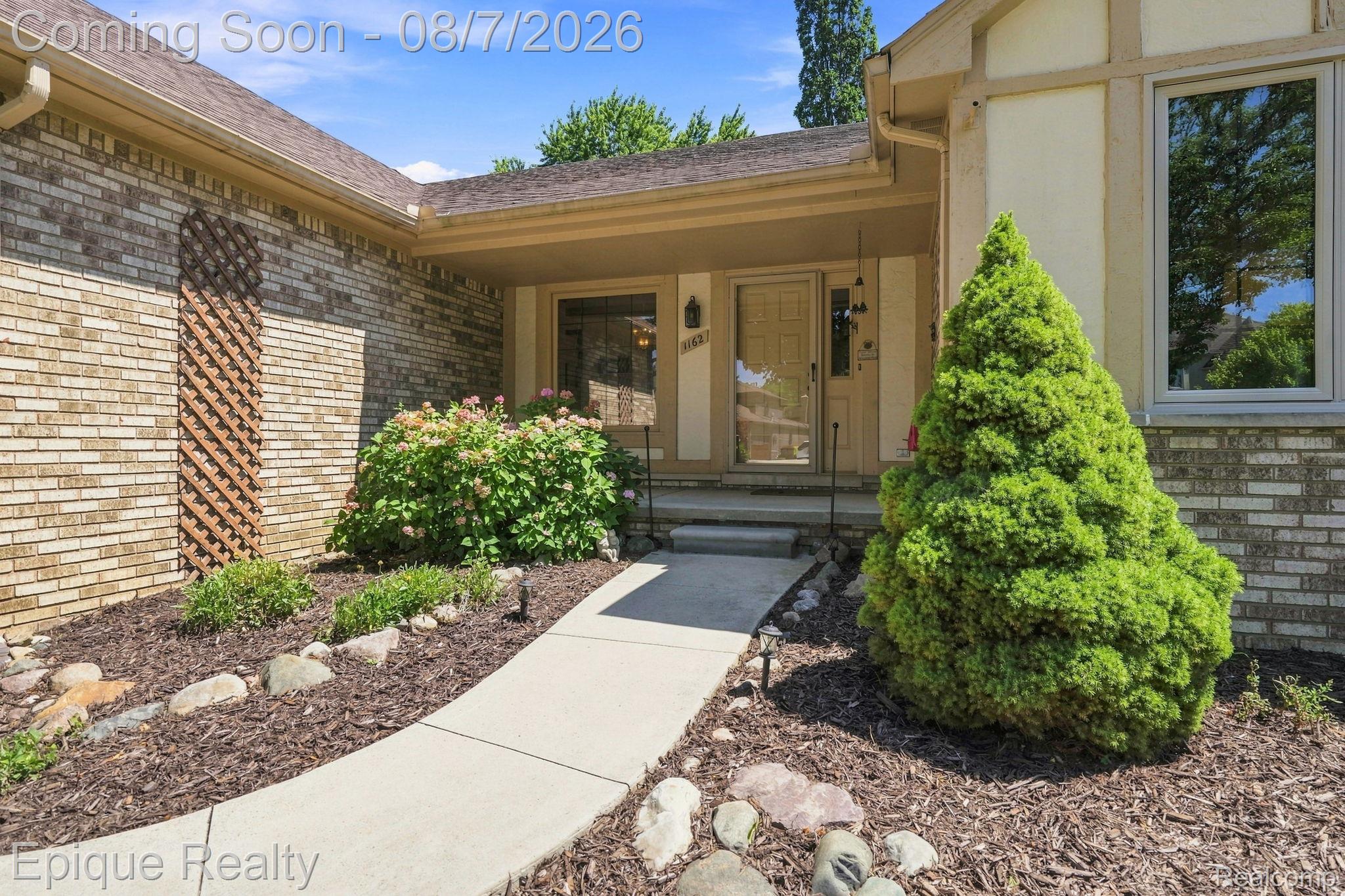 1162 Grandview Drive Rochester, MI 48306 - Photo 2 of 34 FRONT ENTRANCE.jpg