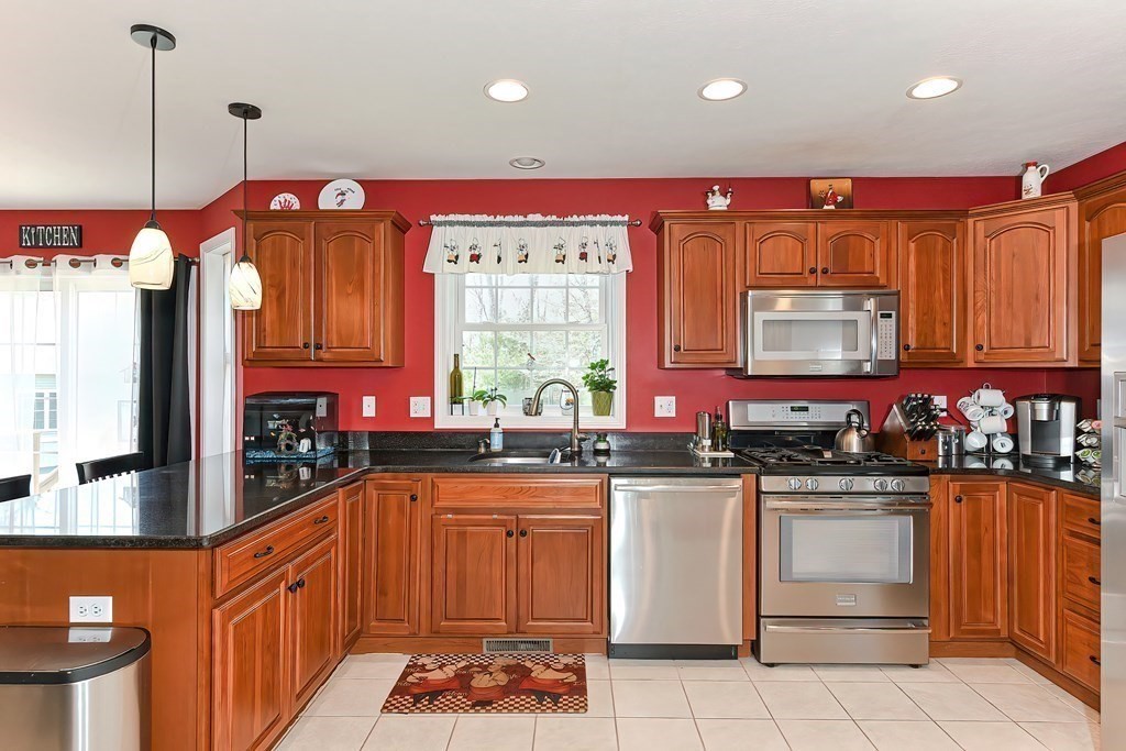 93 Cart Path Road Dracut, MA 01826 - Photo 3 of 32 Gallery Image 3
