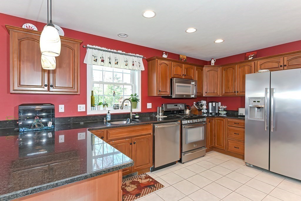 93 Cart Path Road Dracut, MA 01826 - Photo 4 of 32 Gallery Image 4