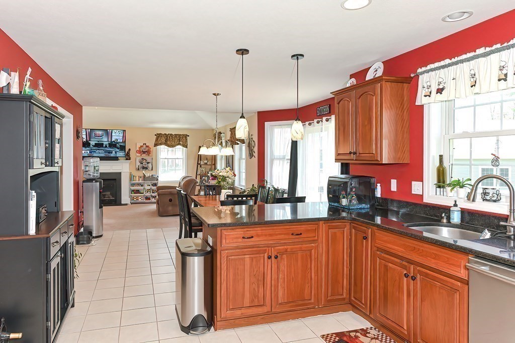 93 Cart Path Road Dracut, MA 01826 - Photo 5 of 32 Gallery Image 5