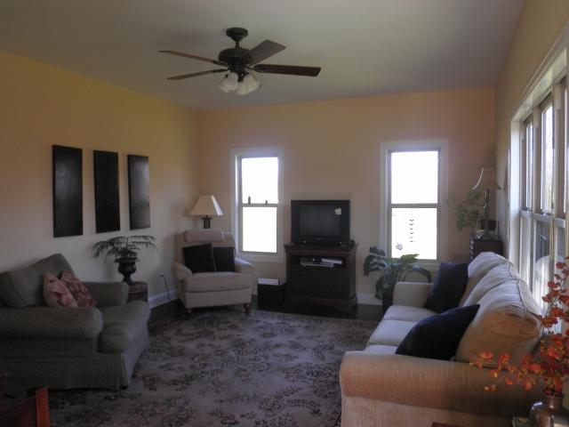 480 Knox Pearson Road Manchester, TN 37355 - Photo 5 of 20 Great living area with lots of natural light letting with nature all the way around.