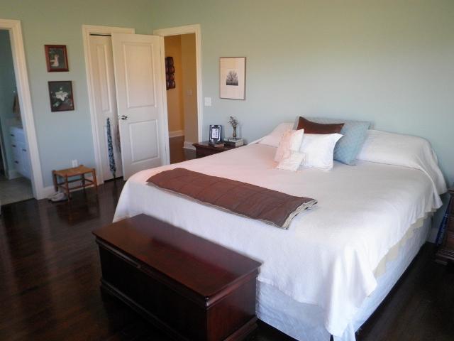 480 Knox Pearson Road Manchester, TN 37355 - Photo 9 of 20 Large master bedroom with a full bath and a walk in closet.