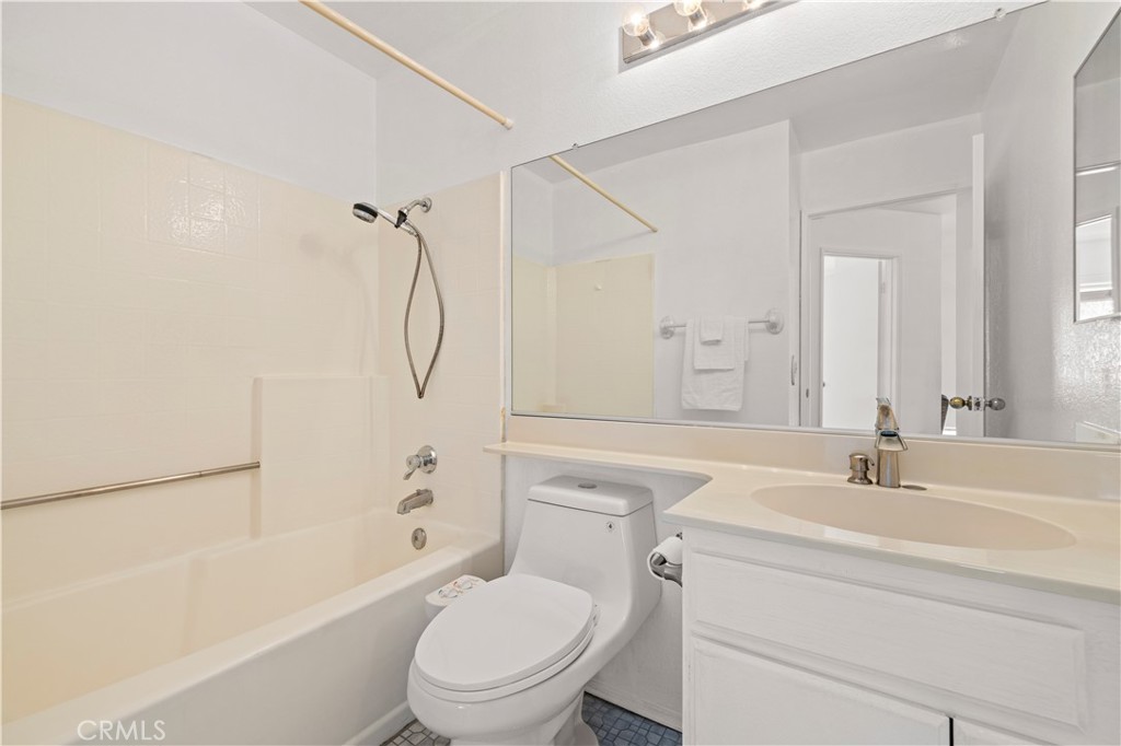 19724 Azure Field Drive Newhall, CA 91321 - Photo 15 of 34