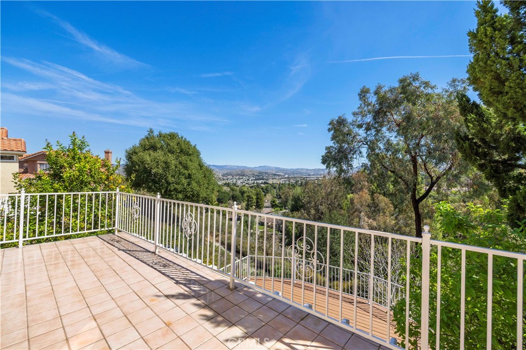 19724 Azure Field Drive Newhall, CA 91321 - Photo 22 of 34