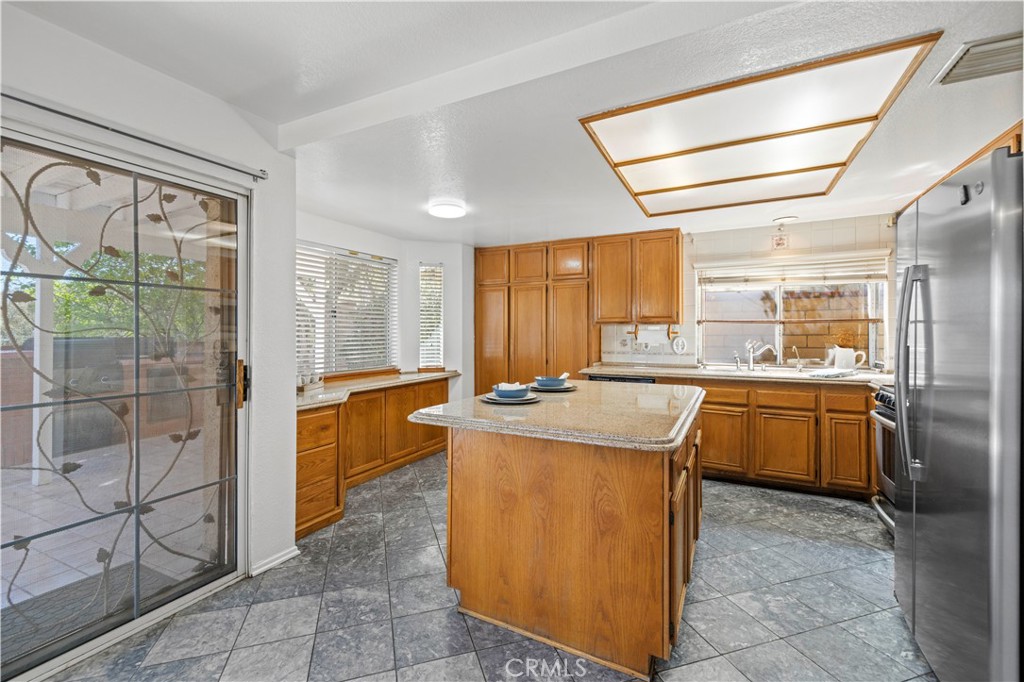 19724 Azure Field Drive Newhall, CA 91321 - Photo 6 of 34