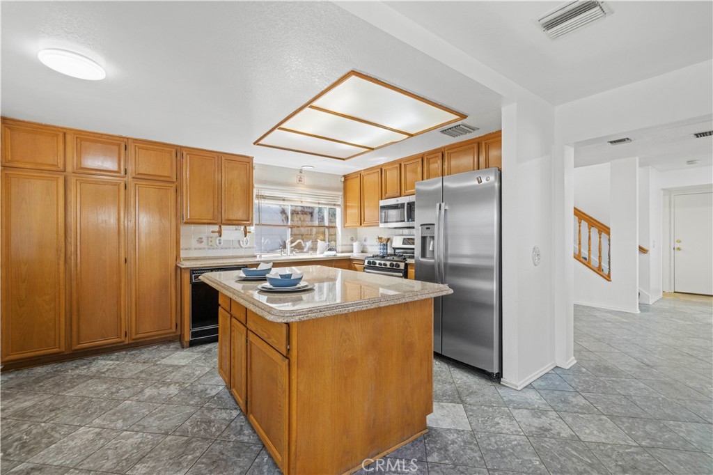 19724 Azure Field Drive Newhall, CA 91321 - Photo 7 of 34