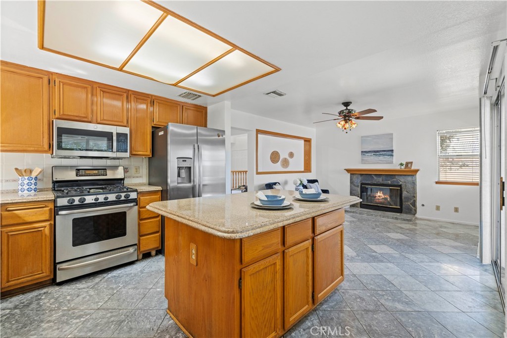 19724 Azure Field Drive Newhall, CA 91321 - Photo 8 of 34